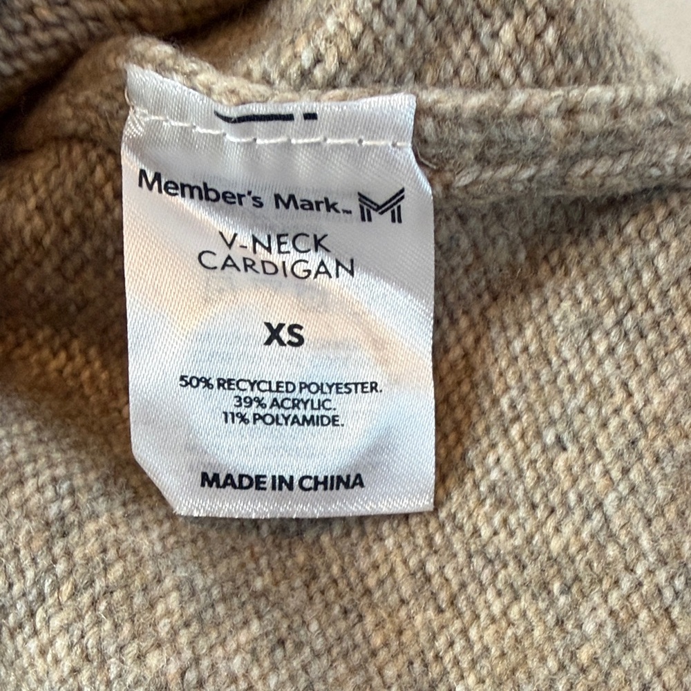Member’s Mark Soft Knit V-Neck Cardigan – Neutral Heather Beige – XS - Picture 12 of 14